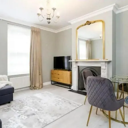 2Bd Westminster Charming Nest Apartment